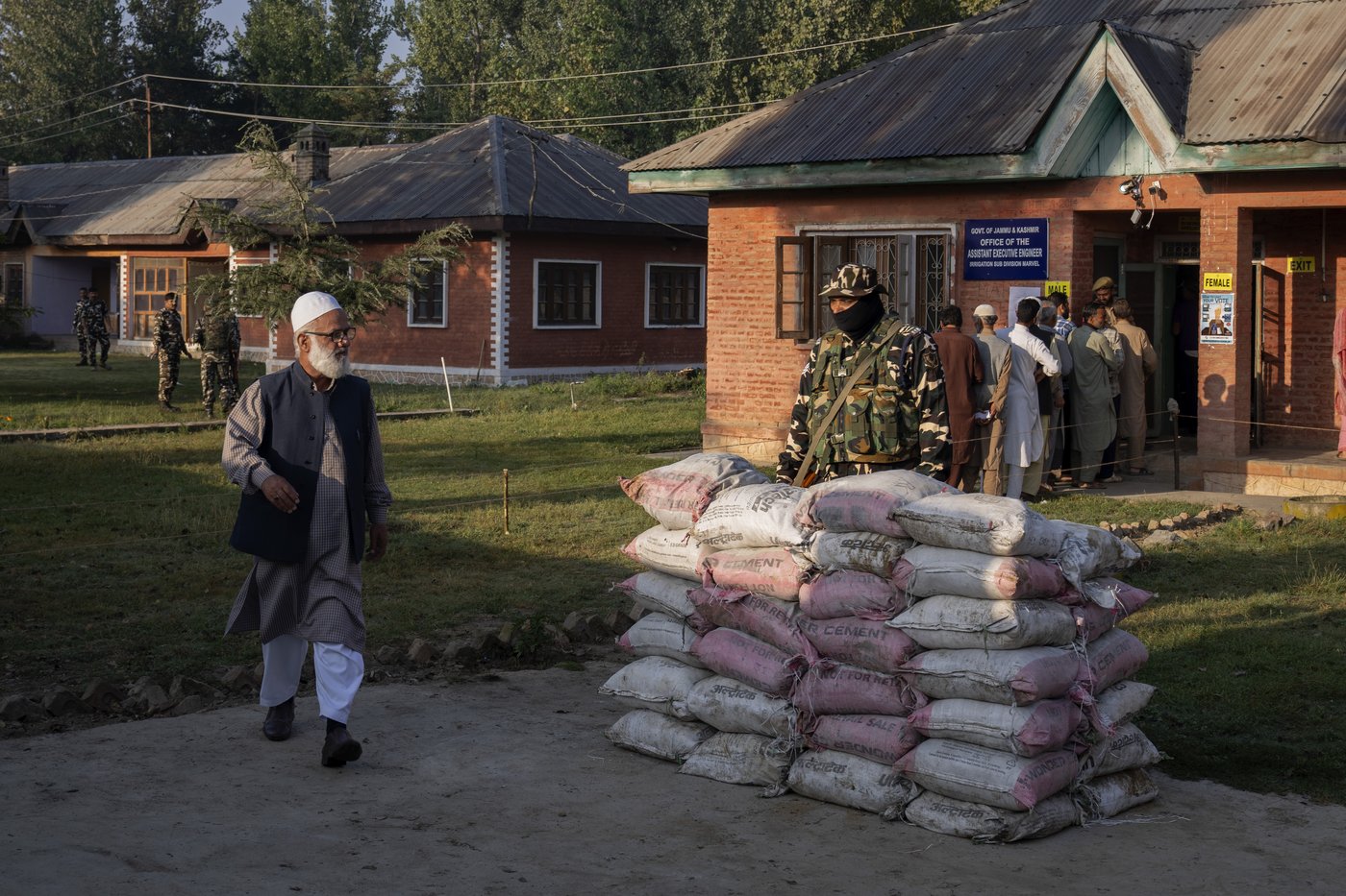 Brisk voting for local government in Indian-controlled Kashmir for first time after losing autonomy | iNFOnews.ca