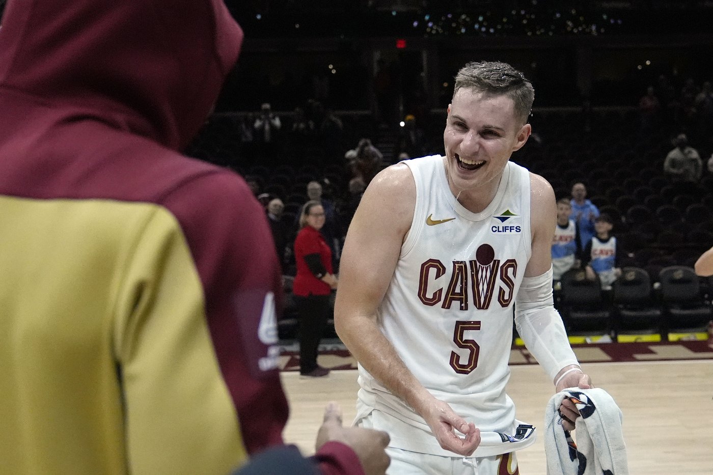 Cavaliers score 91 points in first half and rout undermanned Mavericks after Doncic trade | iNFOnews.ca