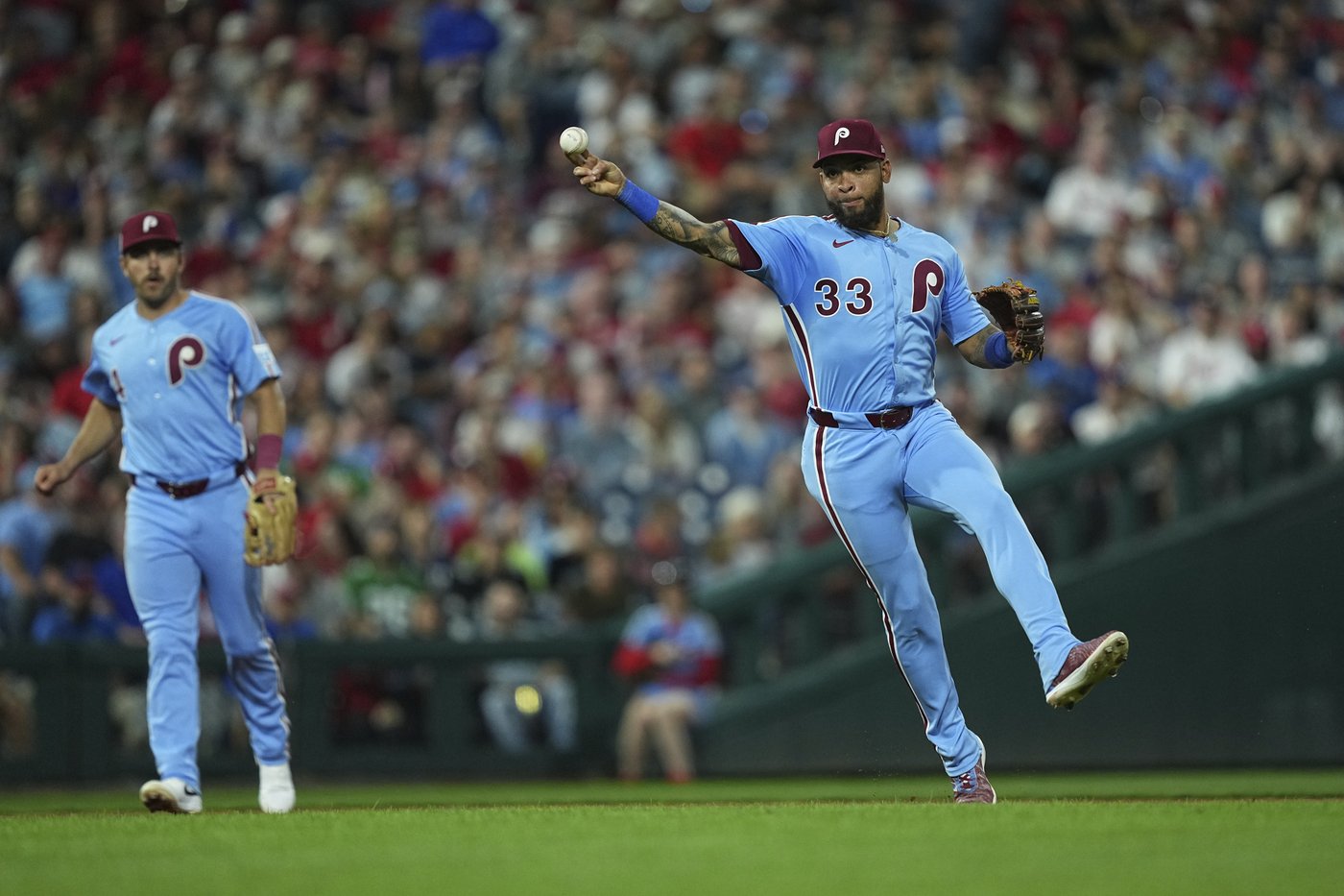 Phillies' Edmundo Sosa hits injured list with groin strain, Rafael Lantigua called up | iNFOnews.ca