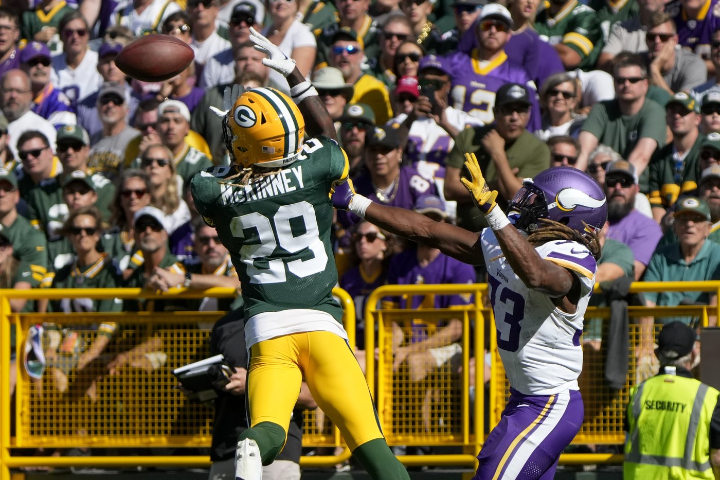 Sam Darnold and undefeated Vikings dominate first half and hang on to beat Packers 31-29 | iNFOnews.ca