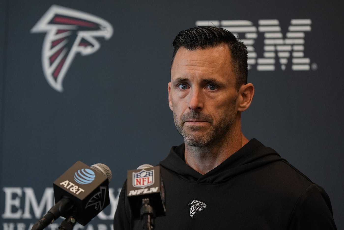 Falcons lose starting WR Darnell Mooney for several weeks with shoulder injury and sign D.J. Chark | iNFOnews.ca