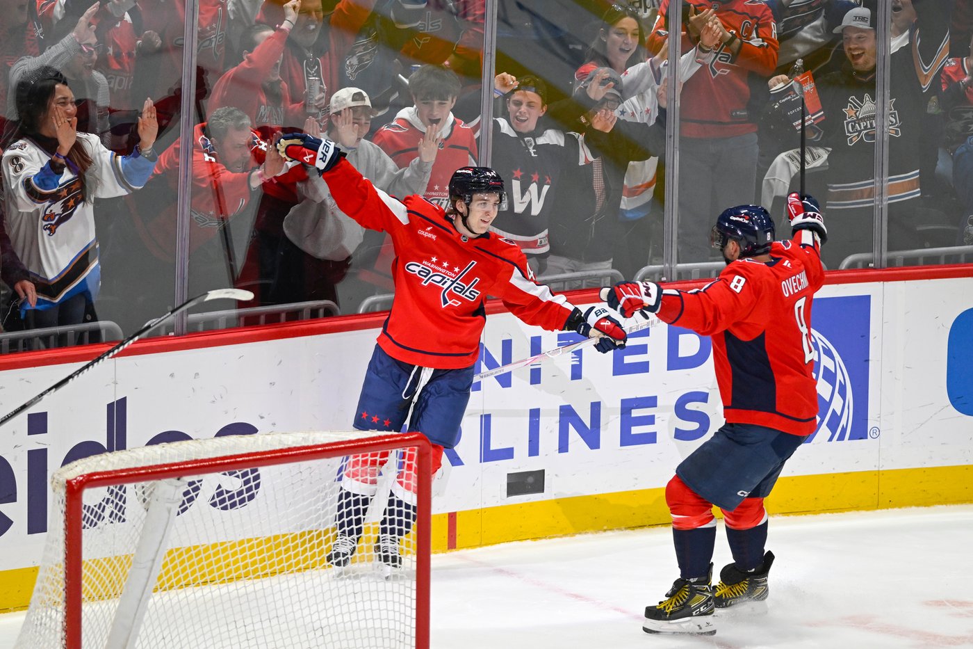 Defenseman Cole Hutson impresses in his NHL debut, then scores at the end for the Capitals | iNFOnews.ca Defenseman Cole Hutson impresses in his NHL debut, then scores at the end for the Capitals | iNFOnews.ca