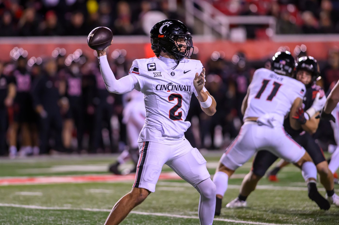 200 FBS quarterbacks went into portal, and the best ones came out with promises of big paychecks | iNFOnews.ca