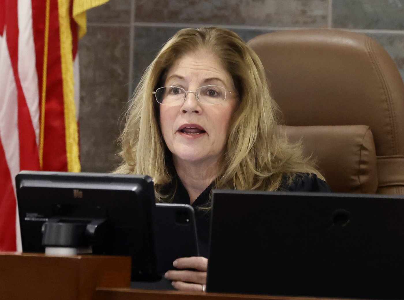 Man who jumped a desk to attack a Nevada judge in the courtroom is sentenced | iNFOnews.ca