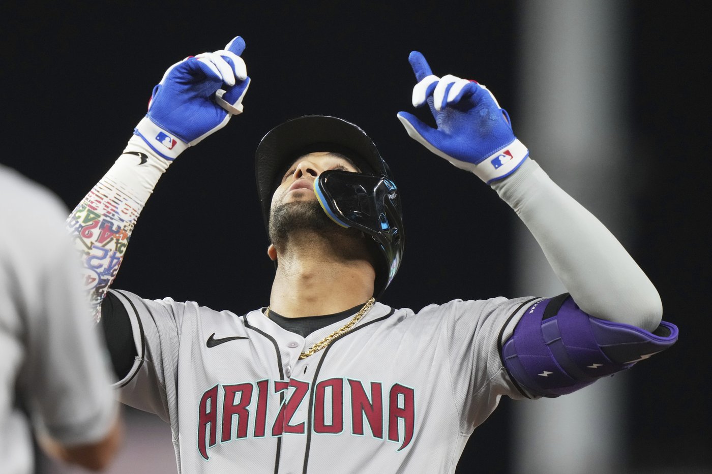 Carroll hits a grand slam as the Diamondbacks beat the Marlins 10-4 | iNFOnews.ca