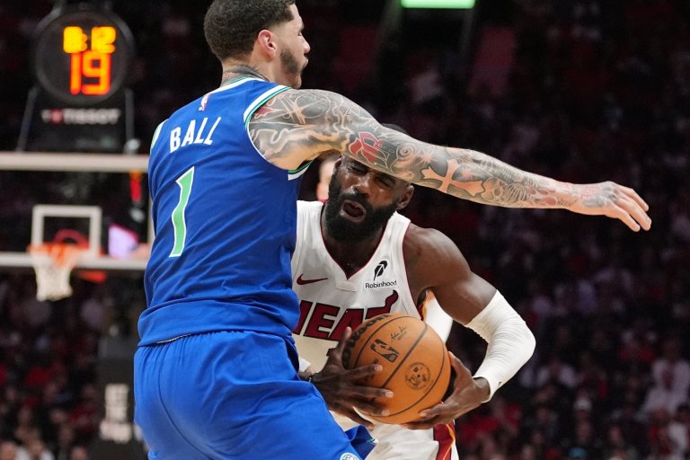 Anthony Edwards scores 45, Wolves roll past Heat 131-106 to spoil Giannis' opener | iNFOnews.ca