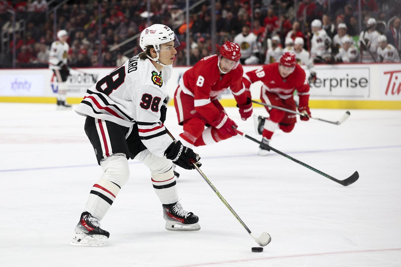 Red Wings hold off Blackhawks 5-3 for 6th straight victory | iNFOnews.ca