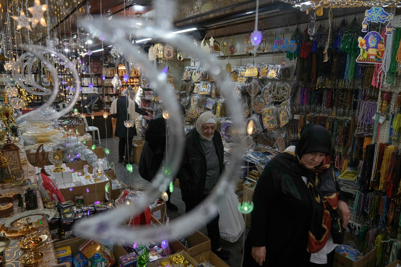 Ramadan ushers in a month of fasting, worship and charity for Muslims, in photos | iNFOnews.ca