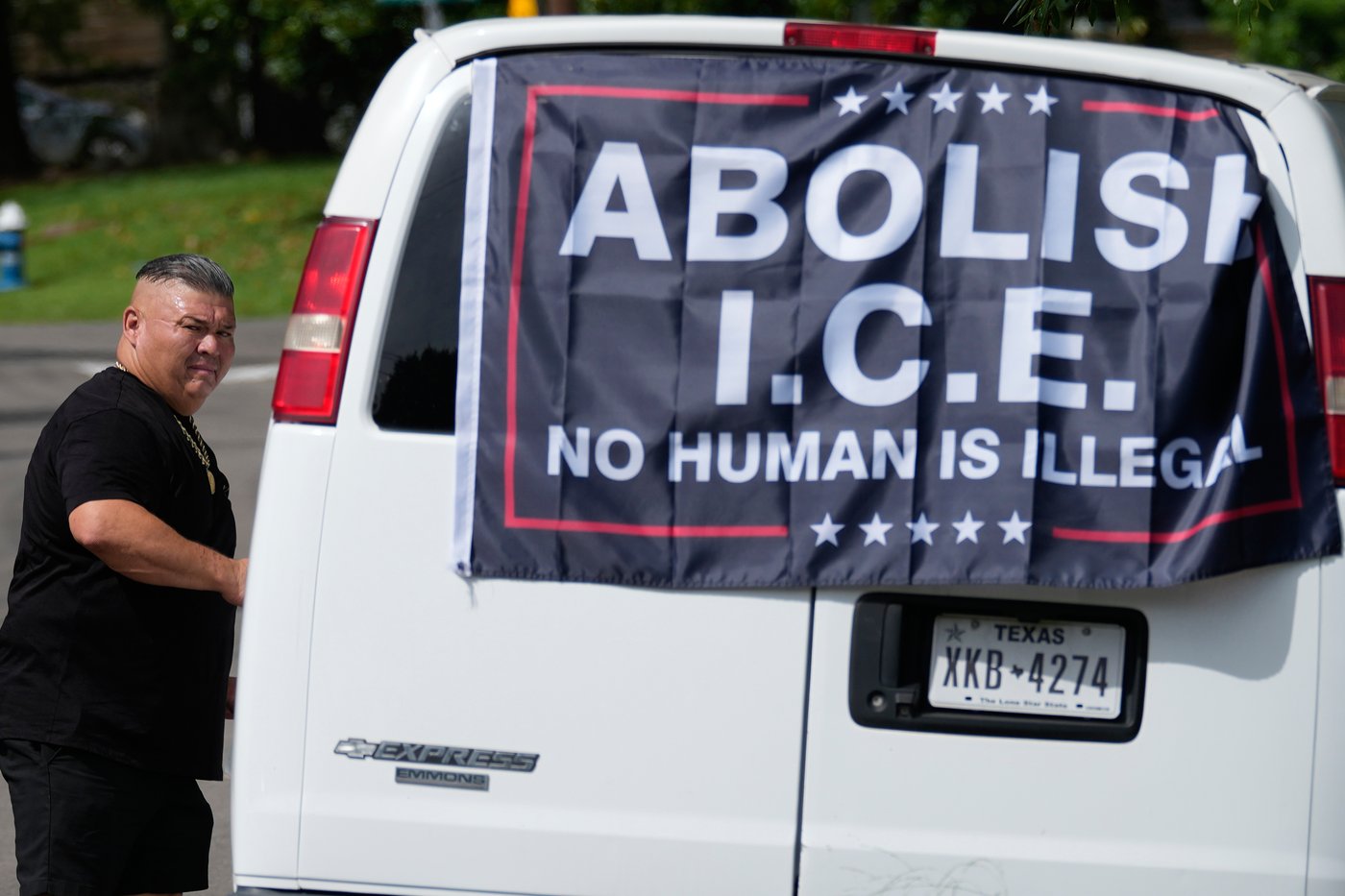 Family to hold a vigil for man fatally shot by immigration officer in Houston | iNFOnews.ca Family to hold a vigil for man fatally shot by immigration officer in Houston | iNFOnews.ca