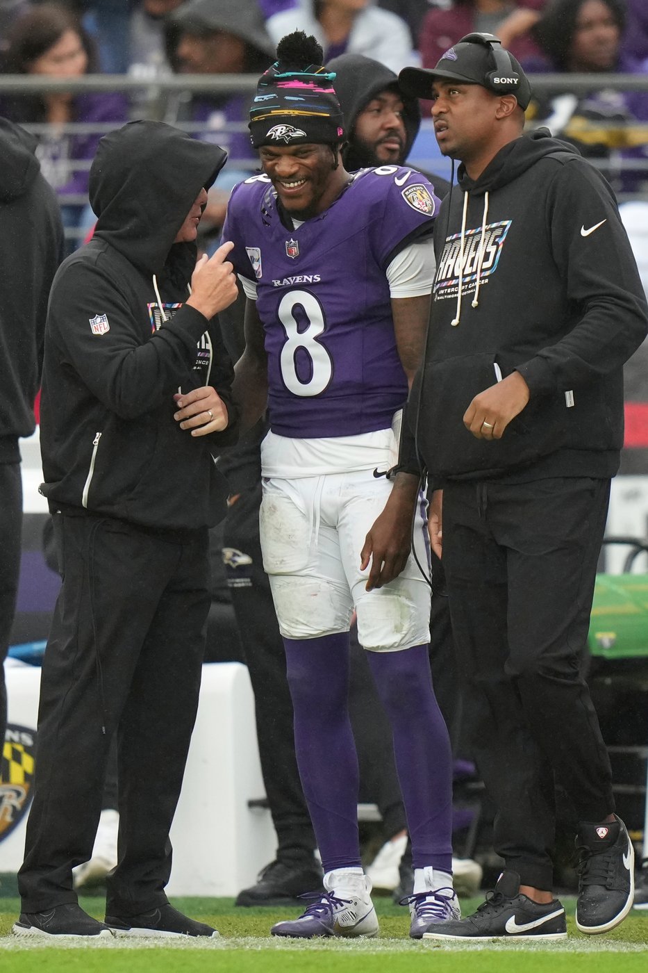 Lamar Jackson sits out 2nd half with a sprained left ankle that the Ravens hope isn't too severe | iNFOnews.ca