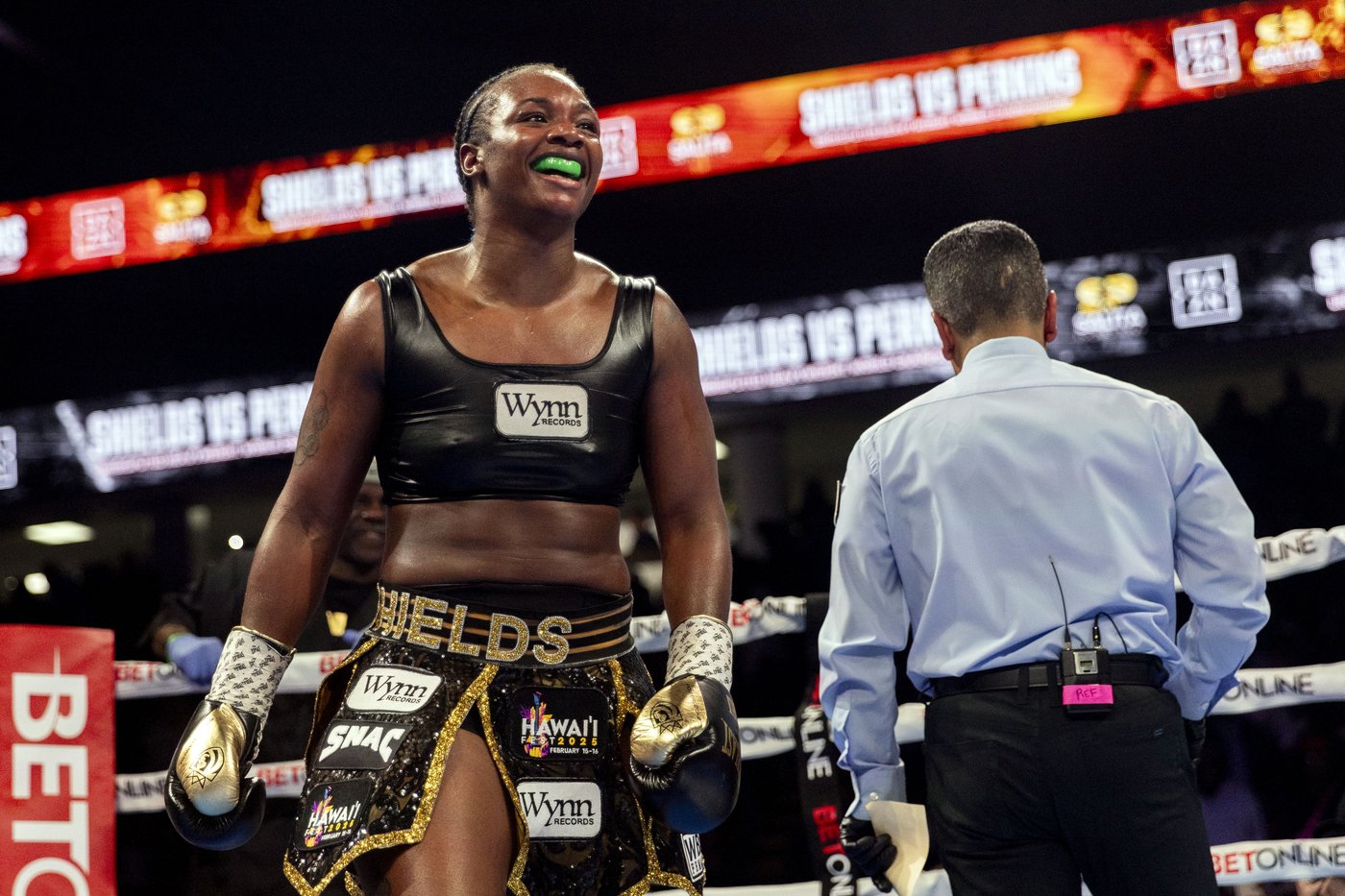Shields outpoints Perkins to win 1st undisputed heavyweight bout in women's boxing | iNFOnews.ca