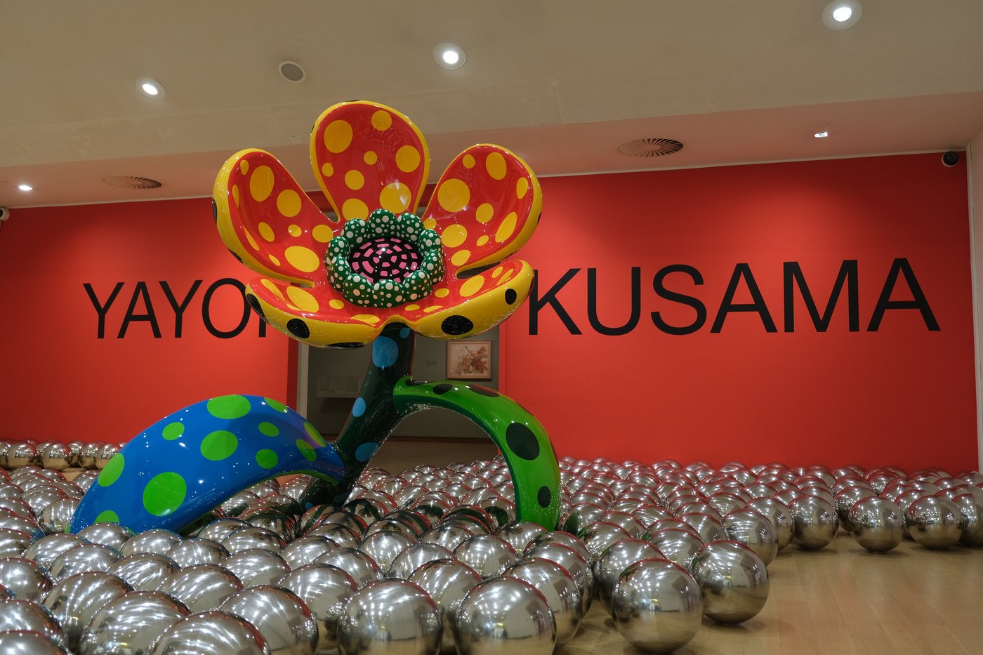 Amsterdam’s Stedelijk Museum opens a major Yayoi Kusama exhibition after her death last month | iNFOnews.ca