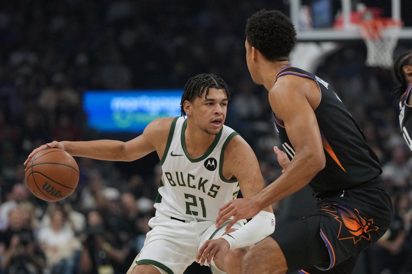 Ryan Rollins scores 26 points for Bucks in 108-105 win, sending Suns to 5th straight loss | iNFOnews.ca