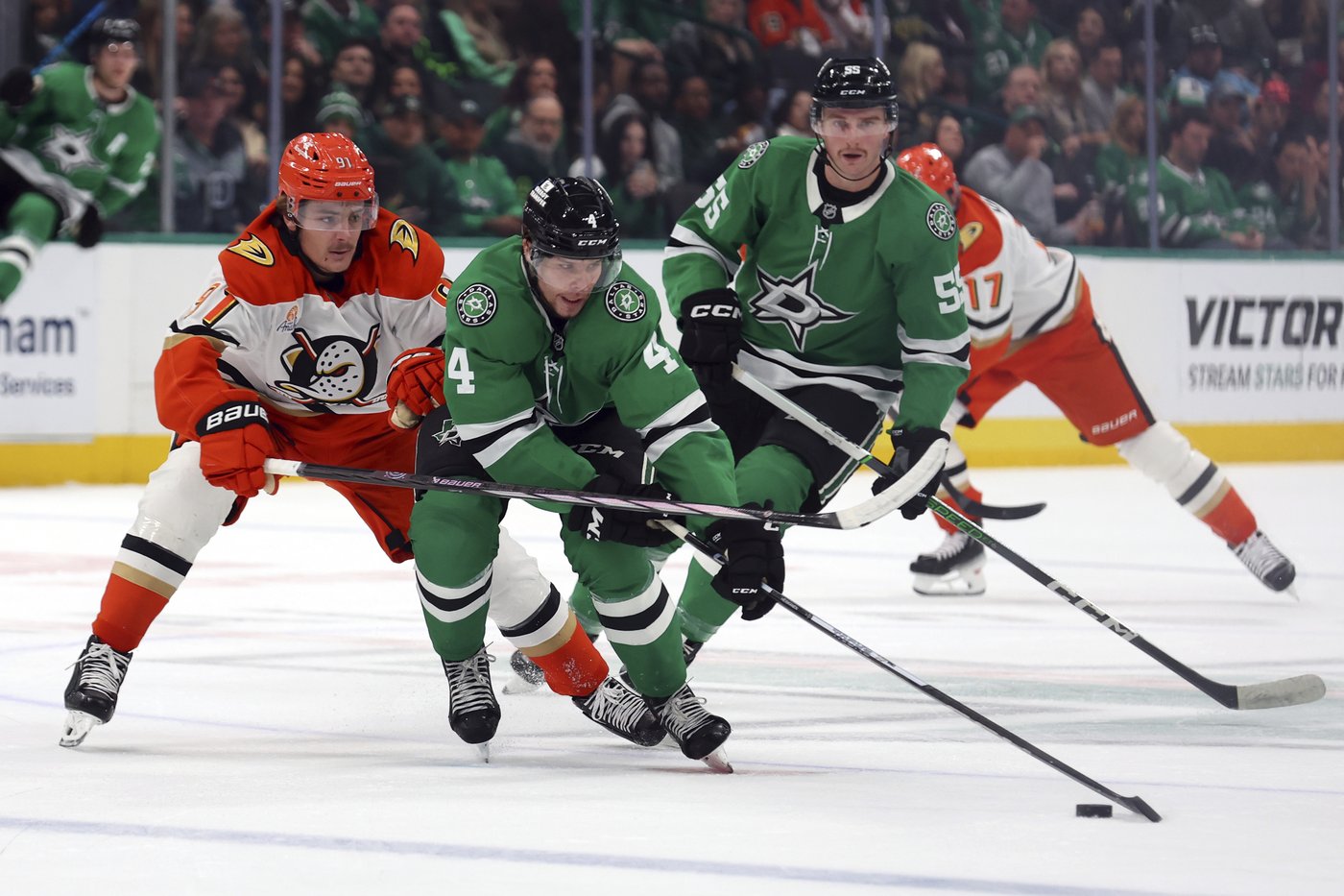 Leason has goal and 2 assists as Ducks beat Stars 4-2 for first winning streak of season | iNFOnews.ca