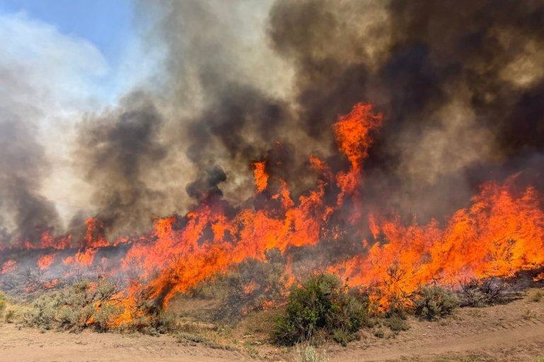A helicopter battling a Utah wildfire crashes with no word on the 2 people aboard | iNFOnews.ca