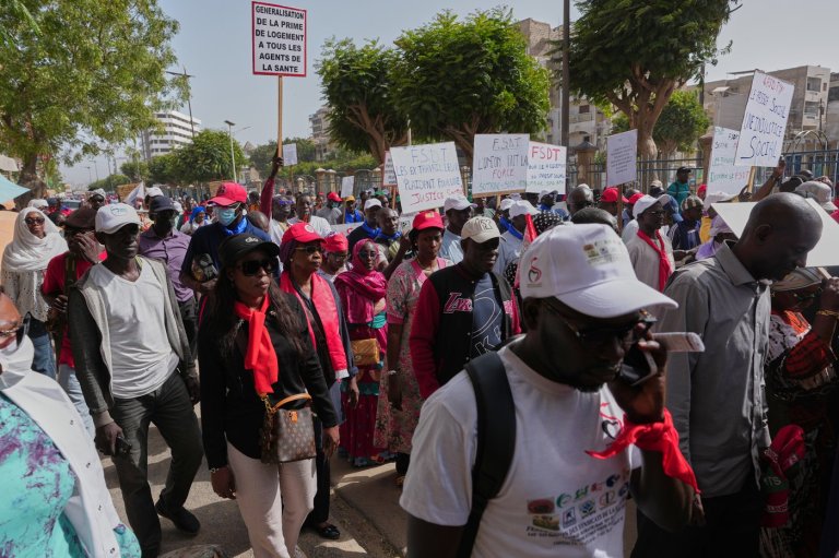 Hundreds march in Senegal's capital over broken government promises and rising costs | iNFOnews.ca