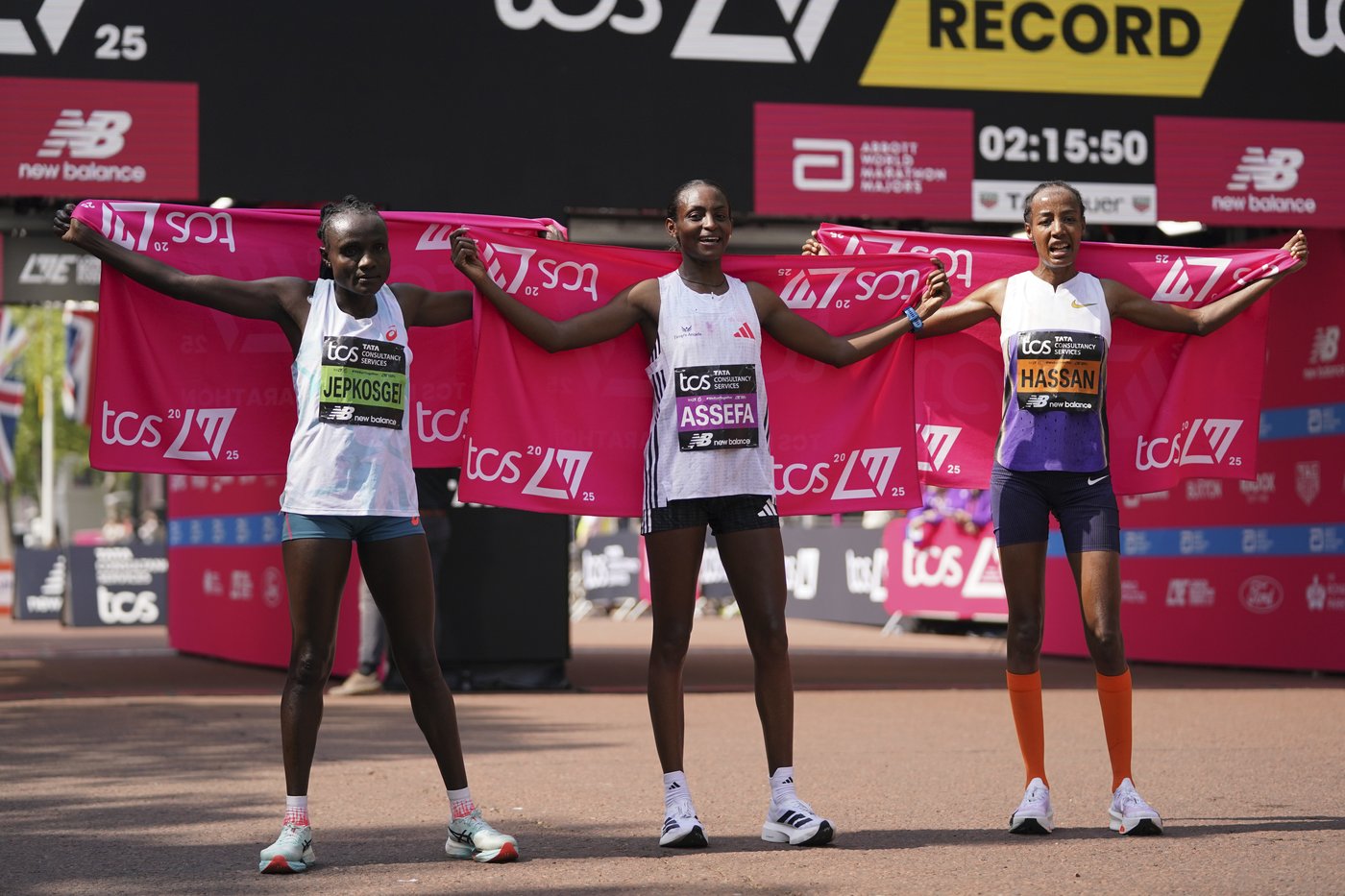 Assefa sets women's only record to win London Marathon women's race after late breakaway | iNFOnews.ca