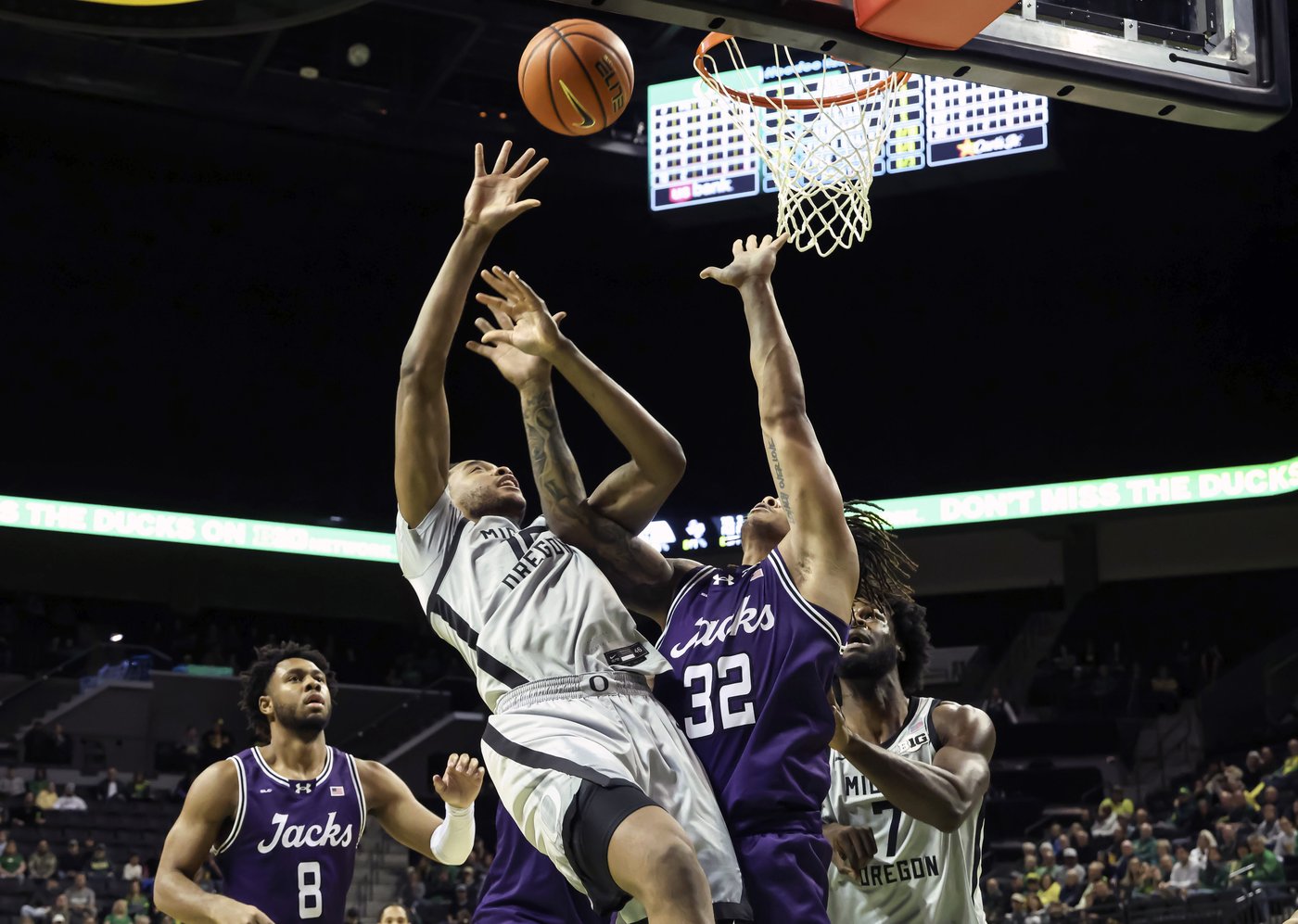 No. 12 Oregon downs Stephen F. Austin 79-61 to get back in win column | iNFOnews.ca
