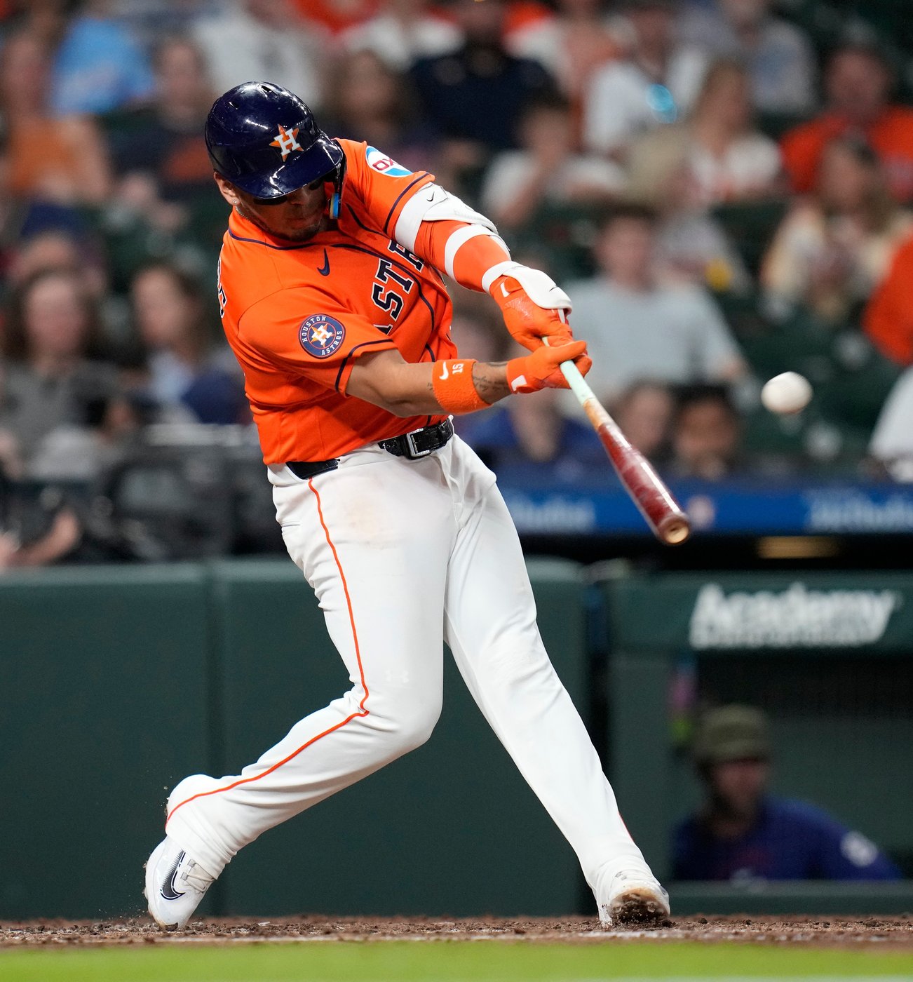 Arrighetti brings no-hitter into the eighth inning as Astros shut out Rangers 2-0 | iNFOnews.ca