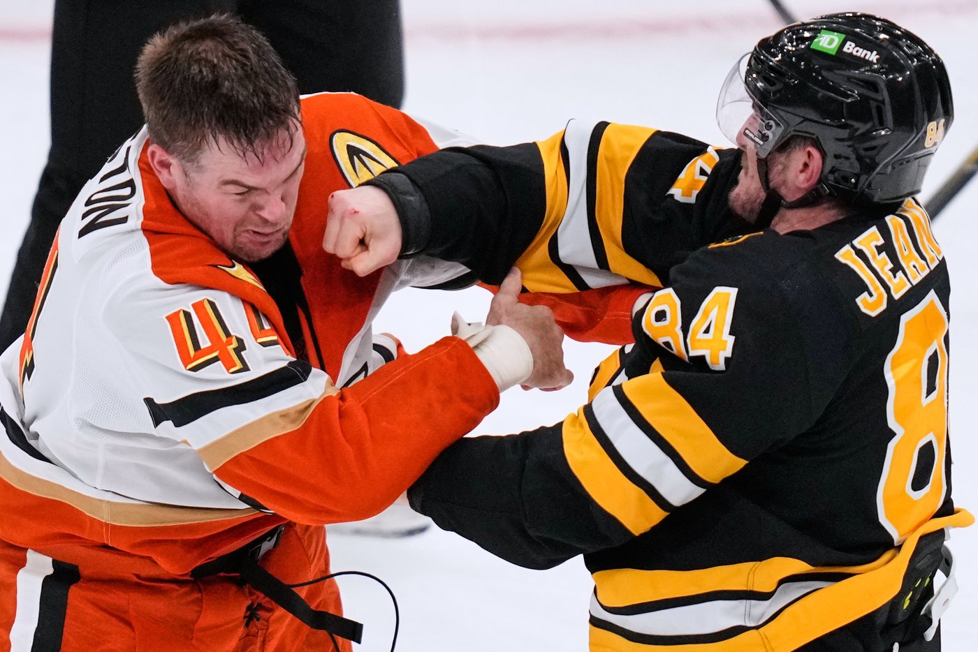 Troy Terry snaps a third-period tie as the Ducks top the Bruins for a 7-5 win | iNFOnews.ca