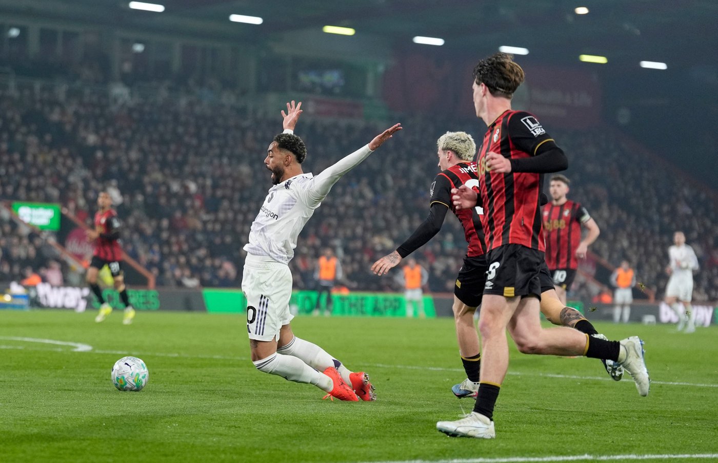 Fernandes stars again for Man United but Bournemouth worth a point in 2-2 scrap | iNFOnews.ca