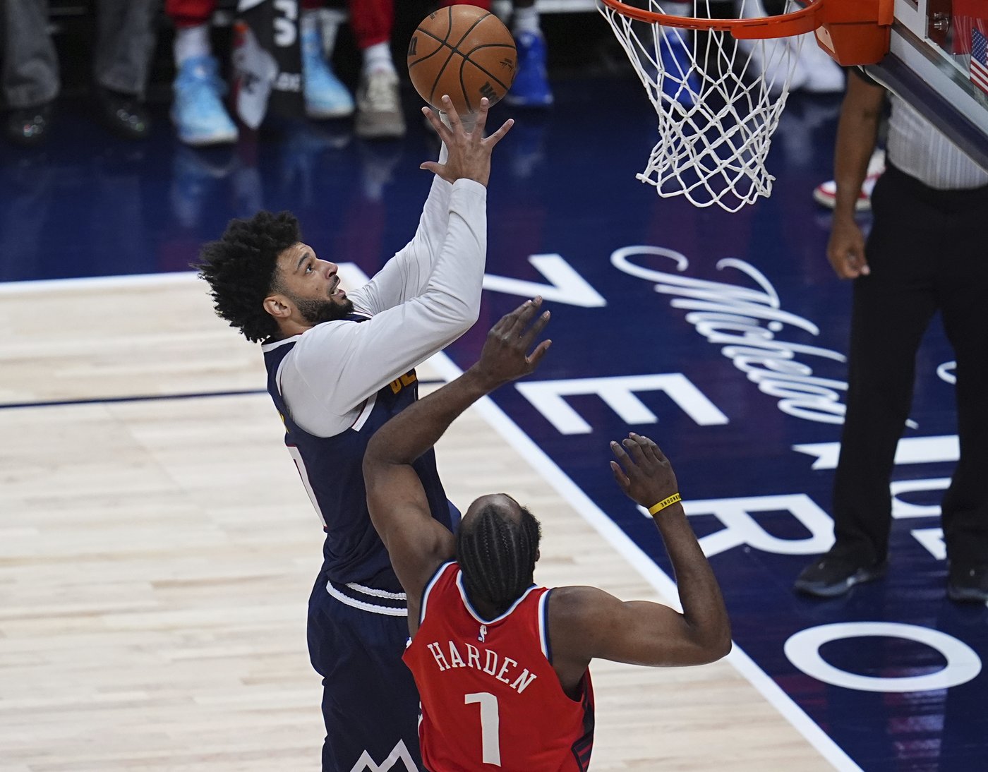 Kawhi Leonard's 39 points lead Clippers to a 105-102 win over Nuggets to even series 1-1 | iNFOnews.ca