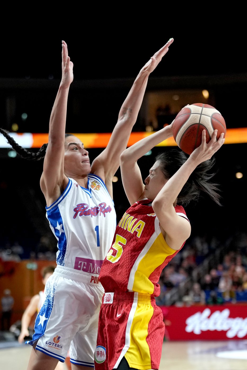 Australia tops Italy after blowing 26-point lead and China edges Puerto Rico to reach quarterfinals | iNFOnews.ca