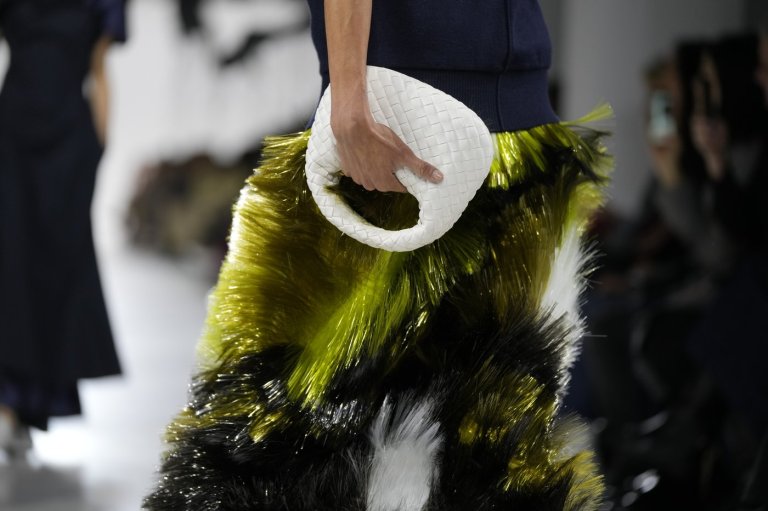 Louise Trotter's Bottega Veneta premiere delves into the house's craftsmanship with looks that swirl | iNFOnews.ca