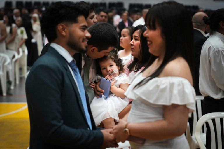 Over 600 couples tie the knot in Asunción, Paraguay's mass civil wedding | iNFOnews.ca