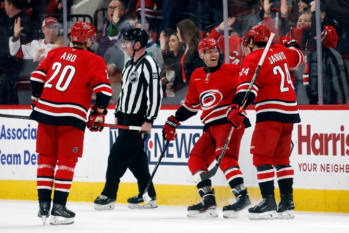 Ehlers' hat trick leads Hurricanes to 9-1 rout of Panthers | iNFOnews.ca