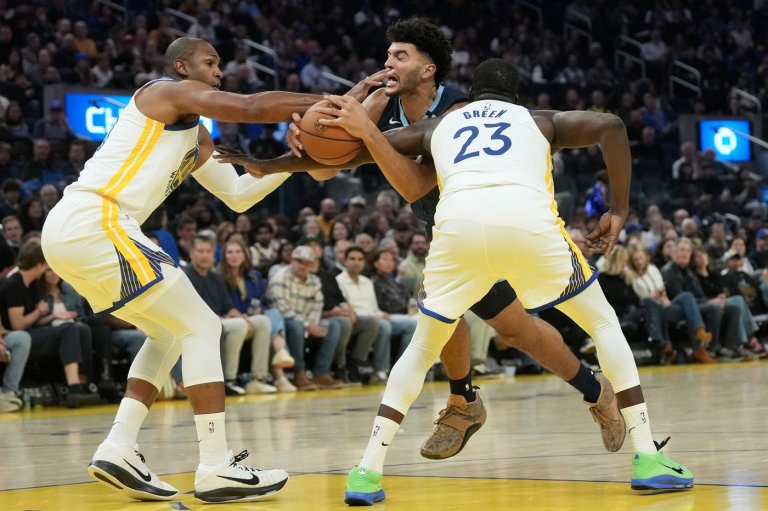 Cameron Boozer hits go-ahead jumper with 20 seconds left, Grizzlies rally to beat Warriors 111-108 | iNFOnews.ca