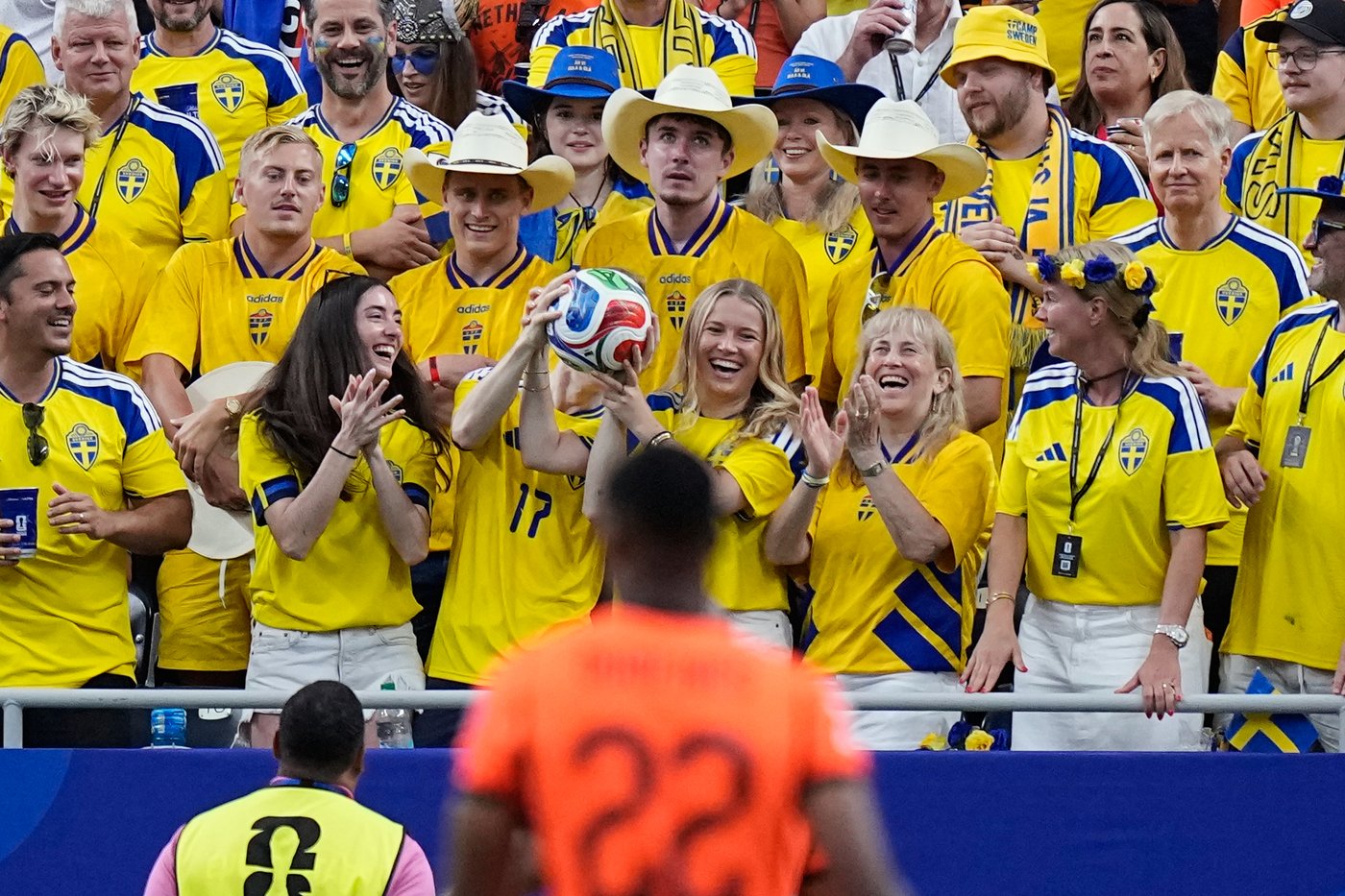 Why World Cup game balls always make their way back onto the pitch during matches | iNFOnews.ca Why World Cup game balls always make their way back onto the pitch during matches | iNFOnews.ca