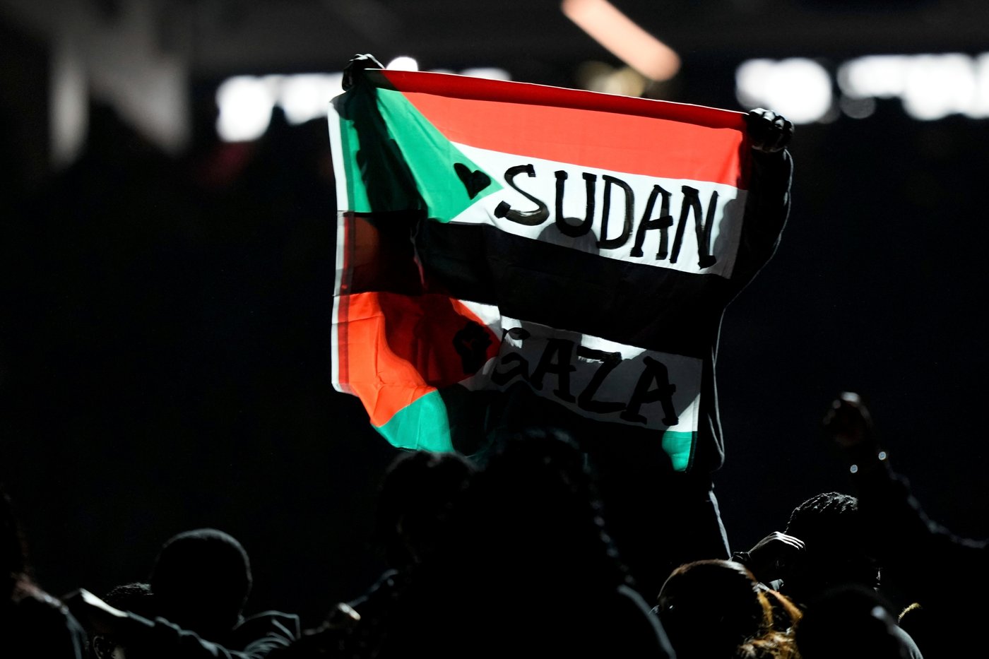 Super Bowl halftime performer who ran with a protest flag is found guilty of resisting an officer | iNFOnews.ca