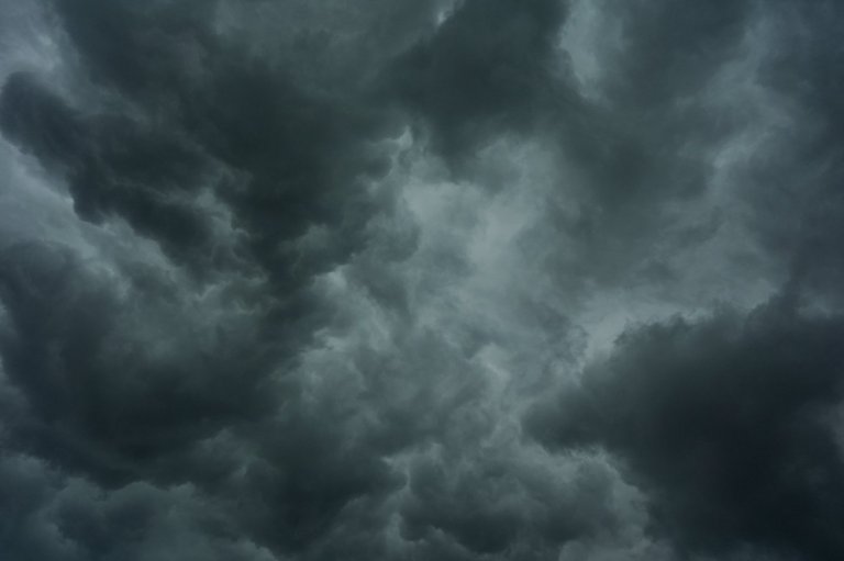 Severe weather pounds Illinois and Indiana, knocking out power as tornado warning sirens blare | iNFOnews.ca
