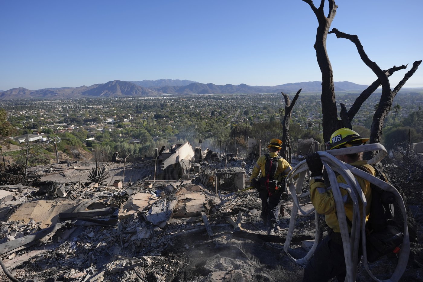 Southern California firefighters gain ground over wildfire thanks to decreased winds | iNFOnews.ca