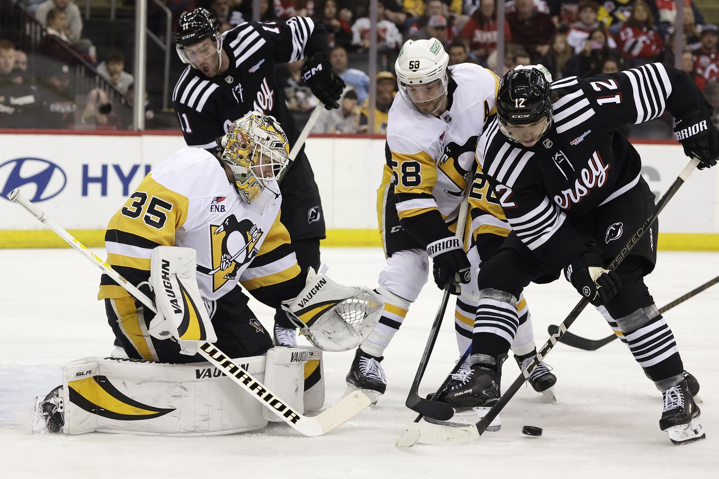 Crosby, Malkin help Penguins rally from 2 goals down to beat Devils 4-2 | iNFOnews.ca