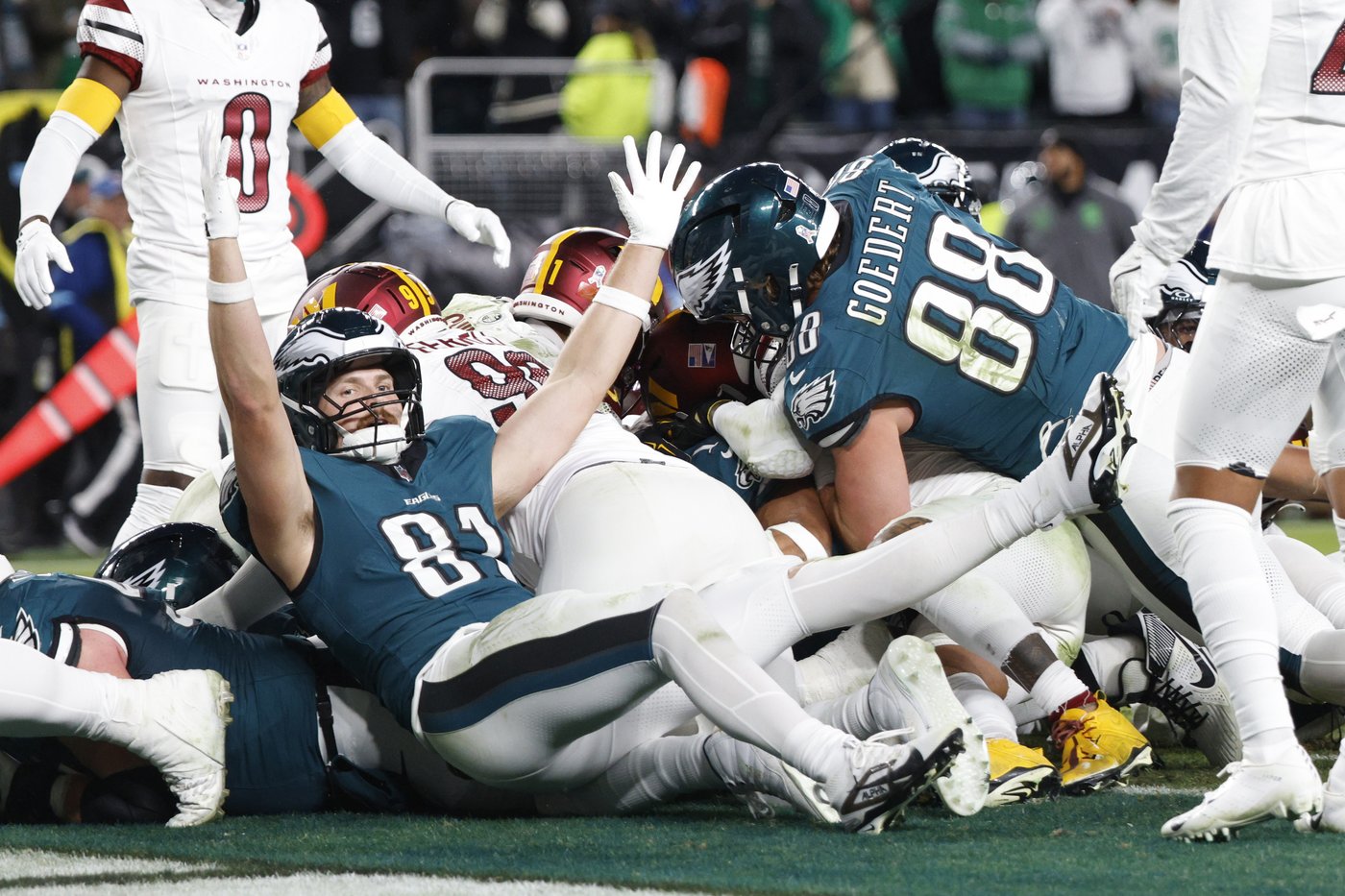Saquon Barkley runs for 2 TDs, Eagles beat Commanders 26-18 to stretch NFC East lead | iNFOnews.ca
