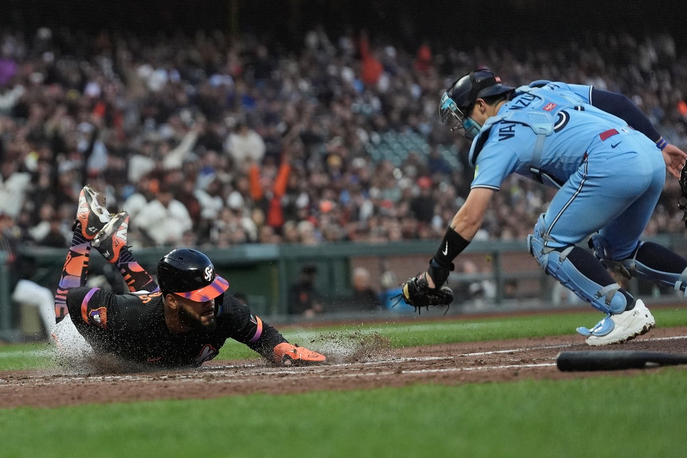 Blue Jays whip Giants 9-3 as Clase hits first homer of season | iNFOnews.ca Blue Jays whip Giants 9-3 as Clase hits first homer of season | iNFOnews.ca