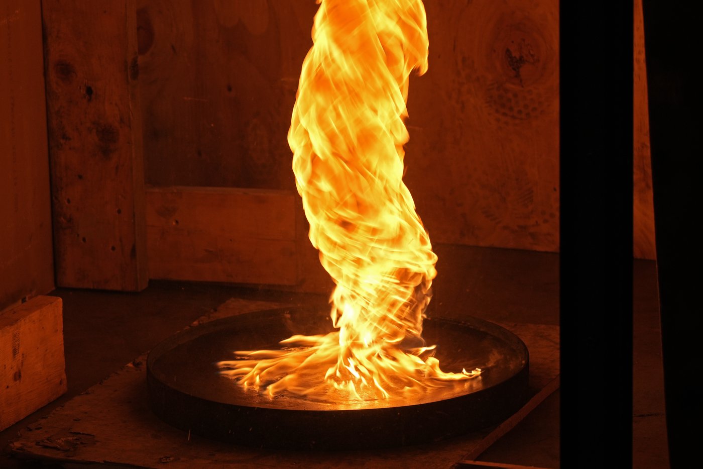 Fire tornadoes pose a threat in California. A fire lab shows how they work | iNFOnews.ca