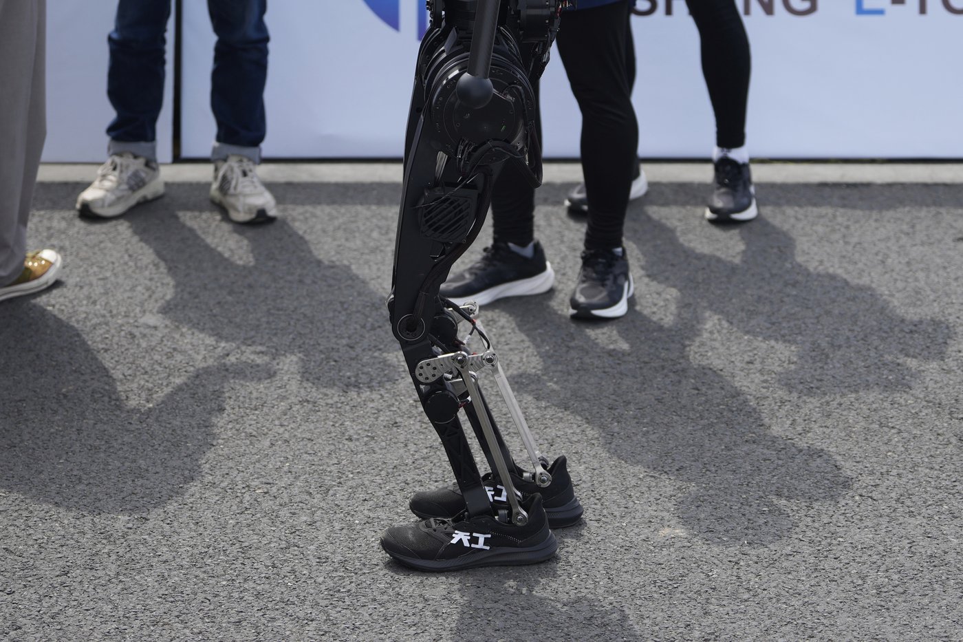 PHOTO COLLECTION: Humanoid Robot Half-Marathon | iNFOnews.ca PHOTO COLLECTION: Humanoid Robot Half-Marathon | iNFOnews.ca