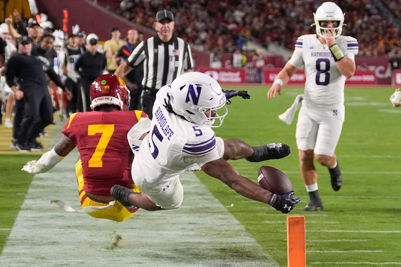 Lemon scores through air, on ground in No. 20 USC's 38-17 win over Northwestern | iNFOnews.ca Lemon scores through air, on ground in No. 20 USC's 38-17 win over Northwestern | iNFOnews.ca
