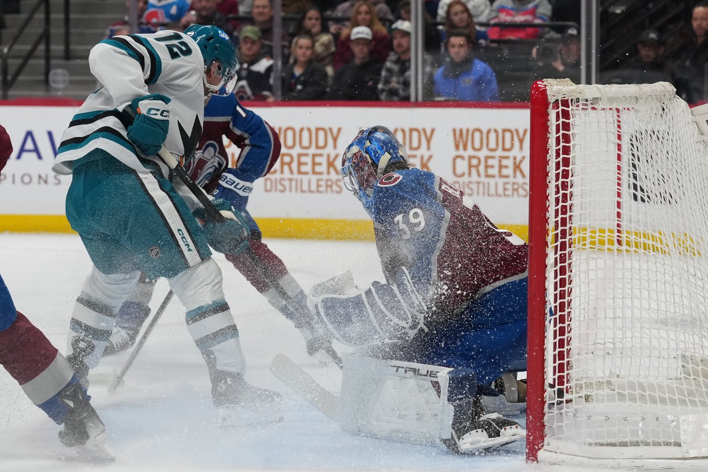 Lehkonen scores 2 goals and MacKinnon reaches 700 assists as Avalanche sink Sharks, 4-2 | iNFOnews.ca