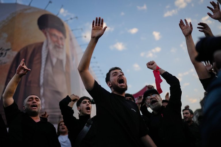 Iran begins a procession through Tehran for Supreme Leader Ayatollah Ali Khamenei's funeral | iNFOnews.ca
