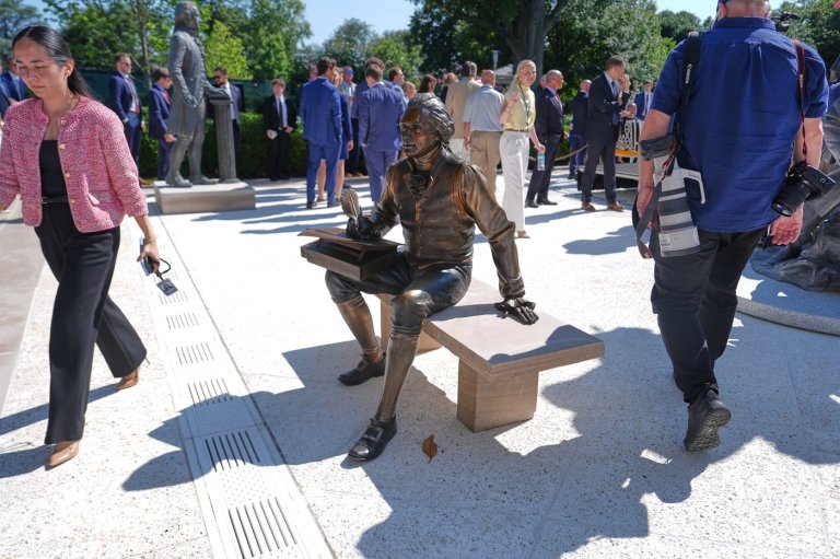 Inside Trump's remake of the White House Rose Garden. First a stone patio, then statues | iNFOnews.ca