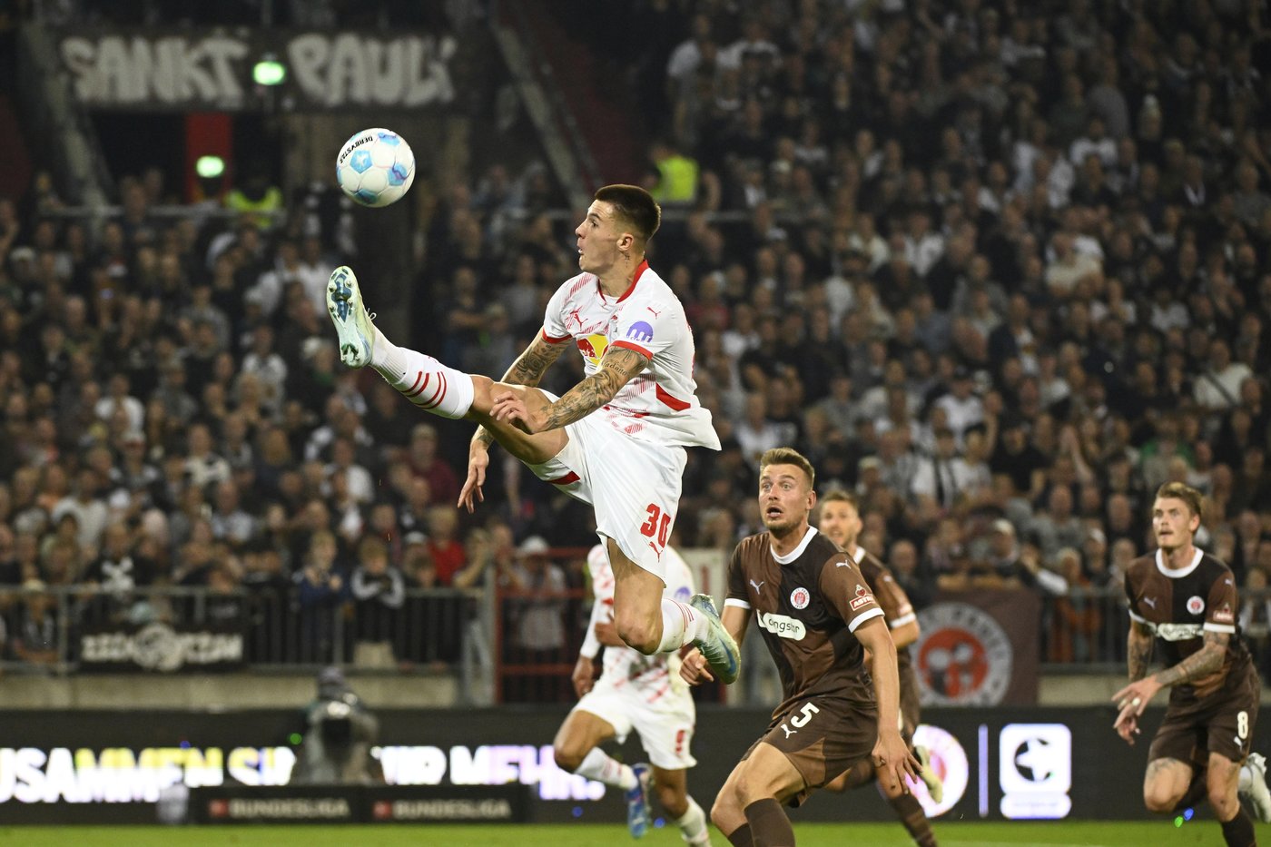 Leverkusen completes a 4-3 comeback win in stoppage time and Stuttgart routs Dortmund | iNFOnews.ca