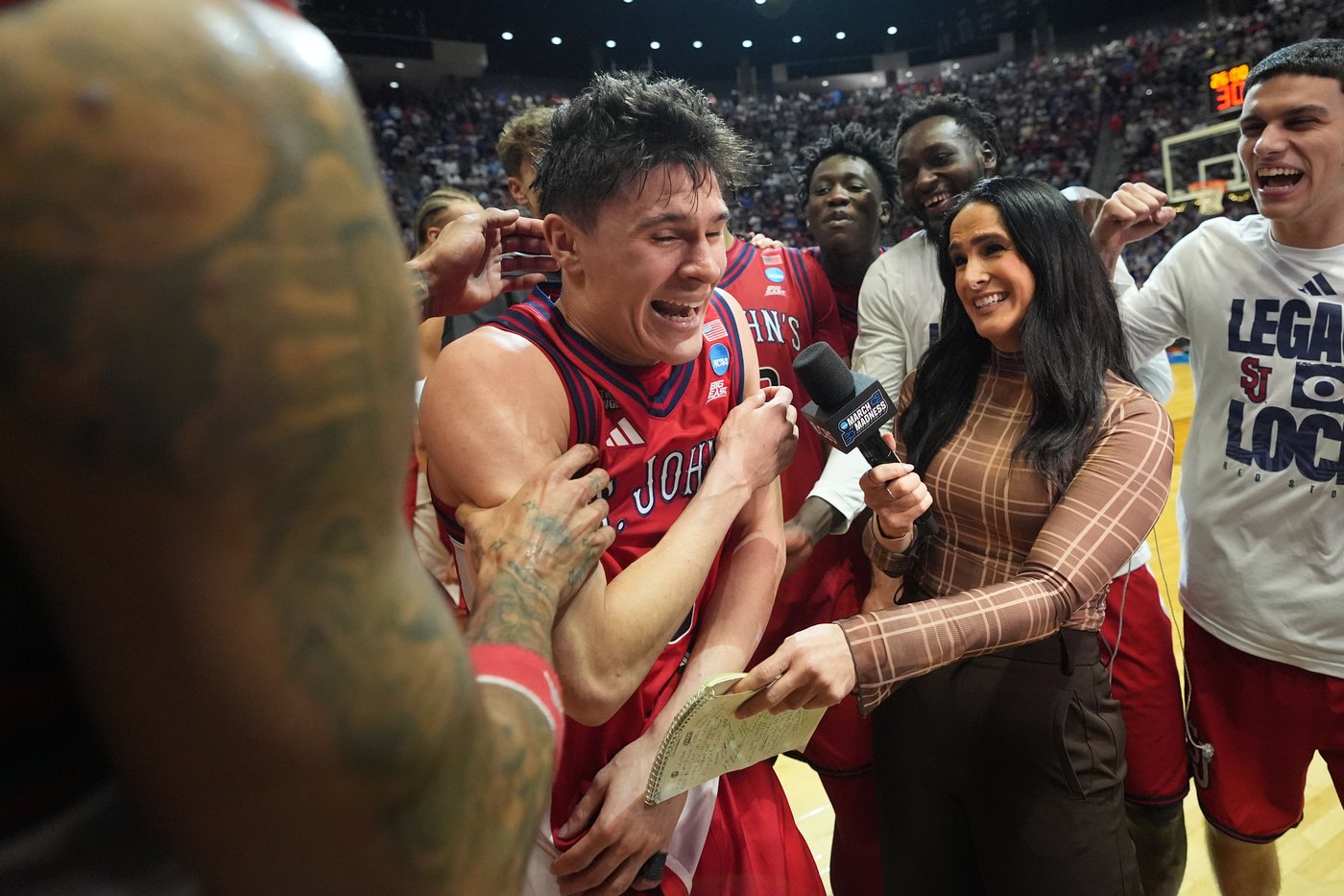 Still the 1. One perfect women's March Madness bracket going into Sweet 16 | iNFOnews.ca