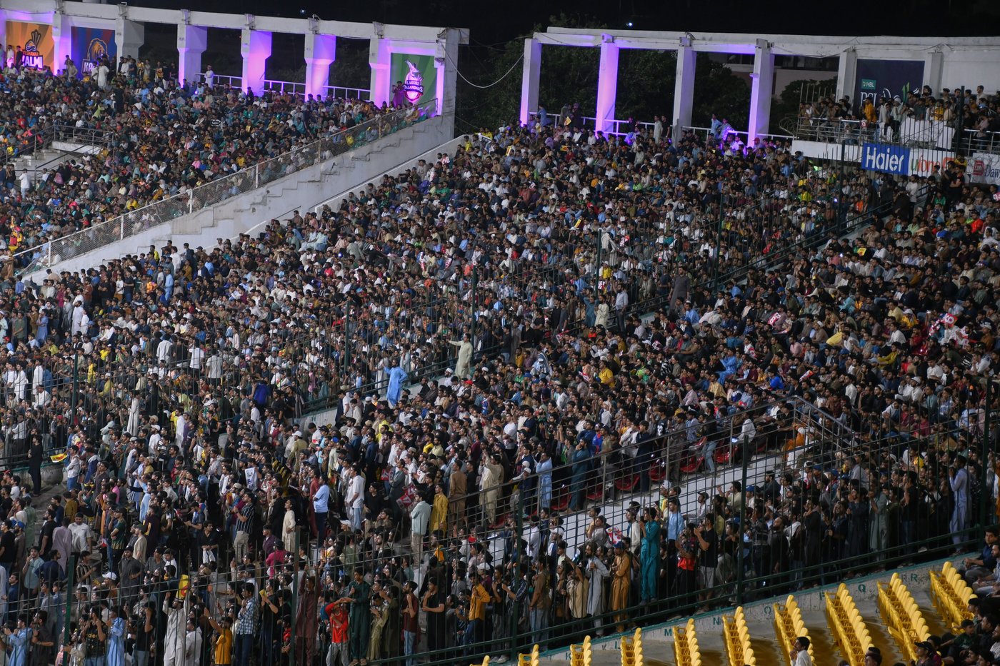 Hundreds stuck in long lines as Pakistan Super League ticket snag slows return of spectators | iNFOnews.ca Hundreds stuck in long lines as Pakistan Super League ticket snag slows return of spectators | iNFOnews.ca