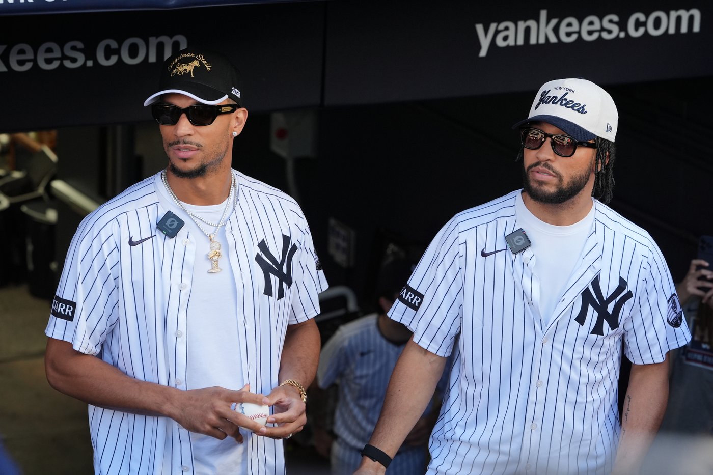Brunson and Hart throw out first pitches at Yankee Stadium as Knicks celebrate NBA title | iNFOnews.ca Brunson and Hart throw out first pitches at Yankee Stadium as Knicks celebrate NBA title | iNFOnews.ca