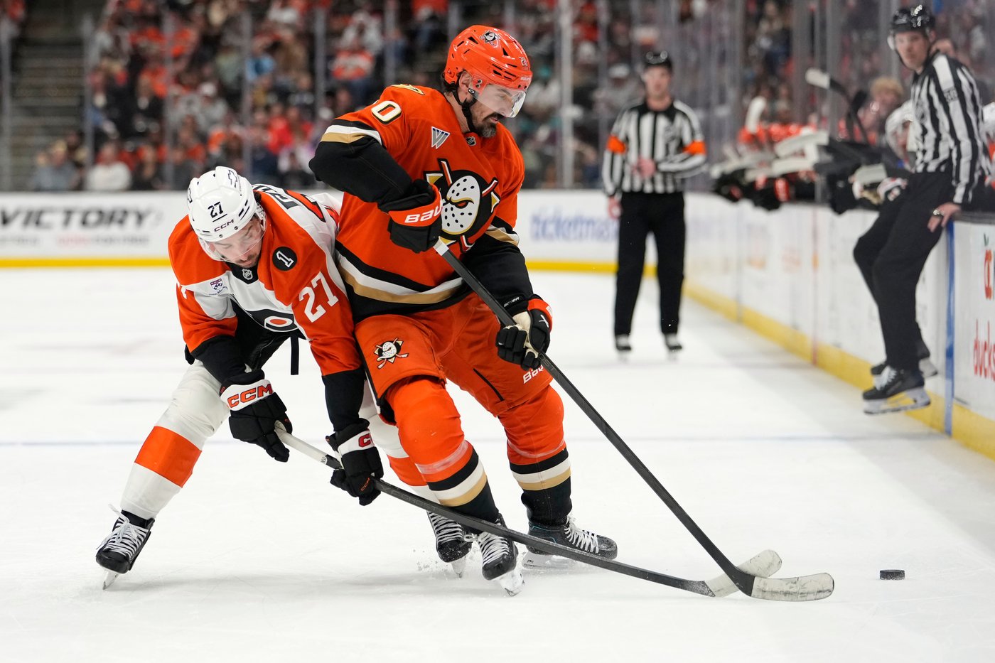 Noah Cates scores on an OT deflection to lift the Flyers past the Ducks, 3-2 | iNFOnews.ca Noah Cates scores on an OT deflection to lift the Flyers past the Ducks, 3-2 | iNFOnews.ca