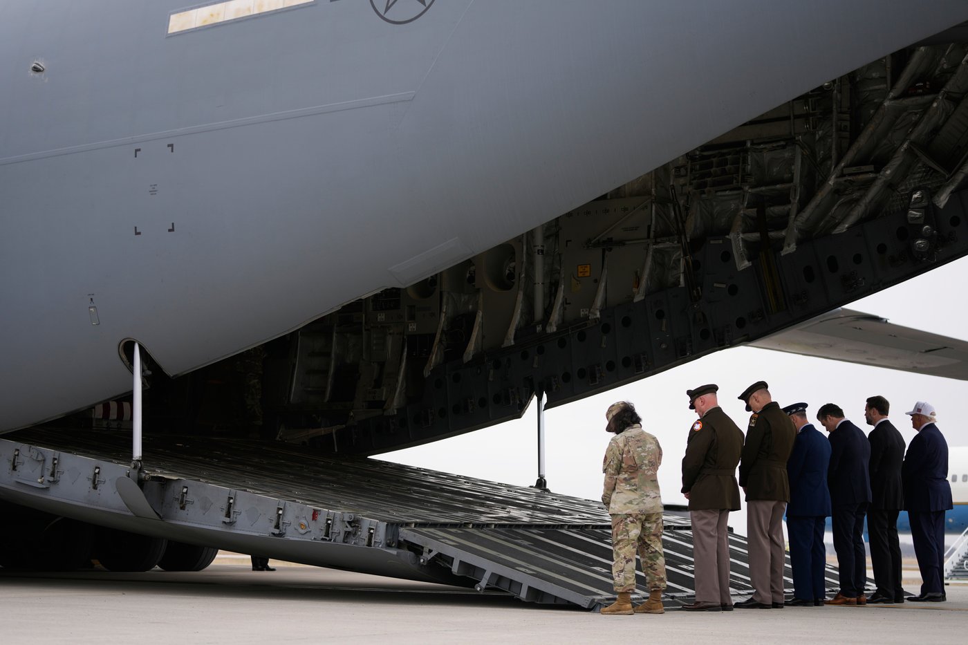 Photos show dignified transfer for 6 US soldiers killed in the war in the Middle East | iNFOnews.ca